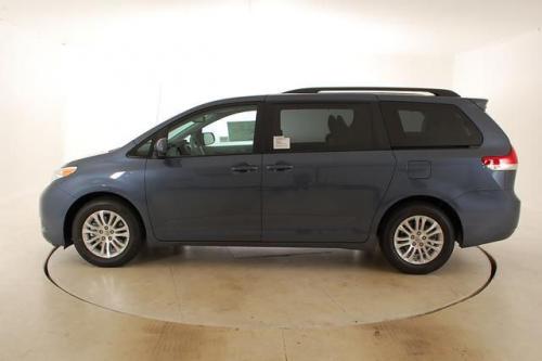 Photo Image Gallery & Touchup Paint: Toyota Sienna in Shoreline Blue Pearl  (8V5)  YEARS: 2013-2013