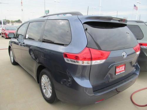 Photo Image Gallery & Touchup Paint: Toyota Sienna in Shoreline Blue Pearl  (8V5)  YEARS: 2013-2013