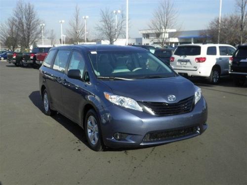 Photo Image Gallery & Touchup Paint: Toyota Sienna in Shoreline Blue Pearl  (8V5)  YEARS: 2013-2013