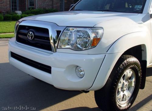 Photo Image Gallery & Touchup Paint: Toyota Tacoma in Super White   (040)  YEARS: 2005-2013