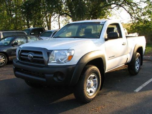 Photo Image Gallery & Touchup Paint: Toyota Tacoma in Super White   (040)  YEARS: 2005-2013