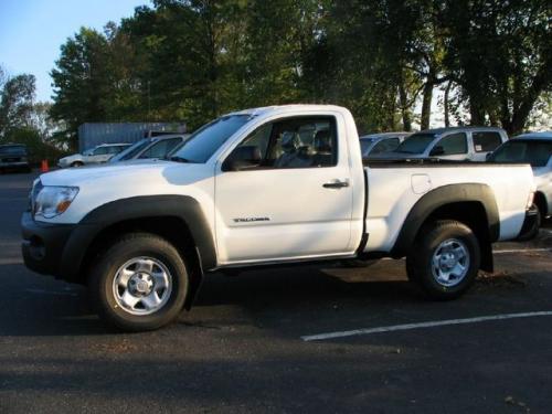 Photo Image Gallery & Touchup Paint: Toyota Tacoma in Super White   (040)  YEARS: 2005-2013