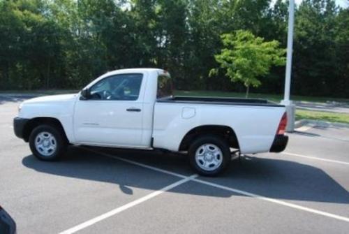 Photo Image Gallery & Touchup Paint: Toyota Tacoma in Super White   (040)  YEARS: 2005-2013