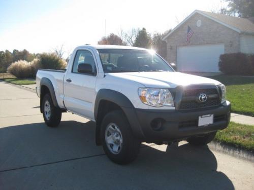 Photo Image Gallery & Touchup Paint: Toyota Tacoma in Super White   (040)  YEARS: 2005-2013