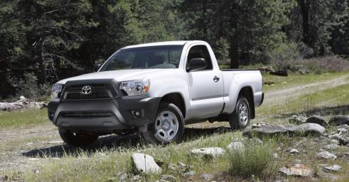Photo Image Gallery & Touchup Paint: Toyota Tacoma in Super White   (040)  YEARS: 2005-2013