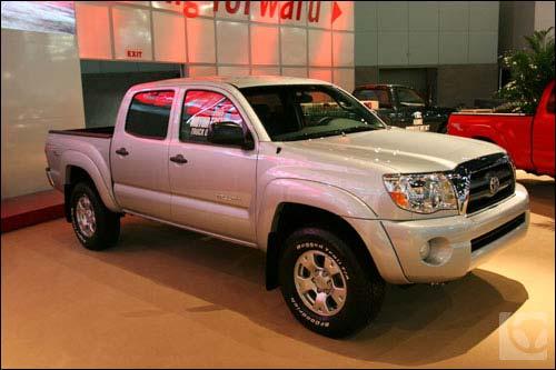 Photo Image Gallery & Touchup Paint: Toyota Tacoma in Silver Streak Mica  (1E7)  YEARS: 2005-2013
