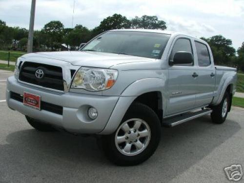 Photo Image Gallery & Touchup Paint: Toyota Tacoma in Silver Streak Mica  (1E7)  YEARS: 2005-2013