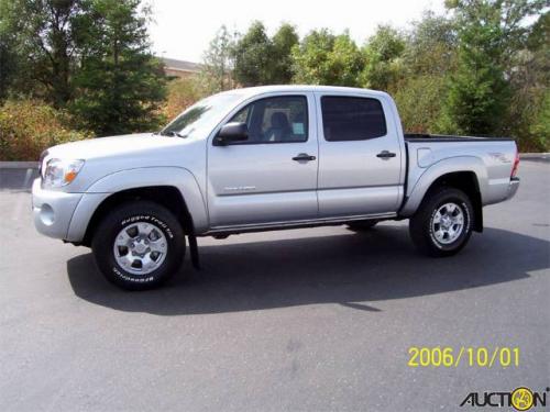 Photo Image Gallery & Touchup Paint: Toyota Tacoma in Silver Streak Mica  (1E7)  YEARS: 2005-2013