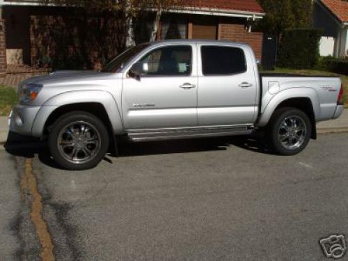 Photo Image Gallery & Touchup Paint: Toyota Tacoma in Silver Streak Mica  (1E7)  YEARS: 2005-2013