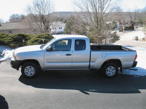 Photo Image Gallery & Touchup Paint: Toyota Tacoma in Silver Streak Mica  (1E7)  YEARS: 2005-2013