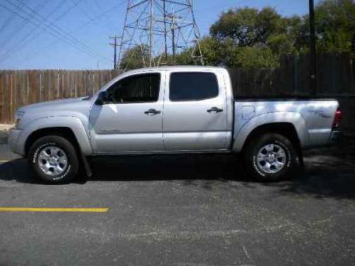 Photo Image Gallery & Touchup Paint: Toyota Tacoma in Silver Streak Mica  (1E7)  YEARS: 2005-2013