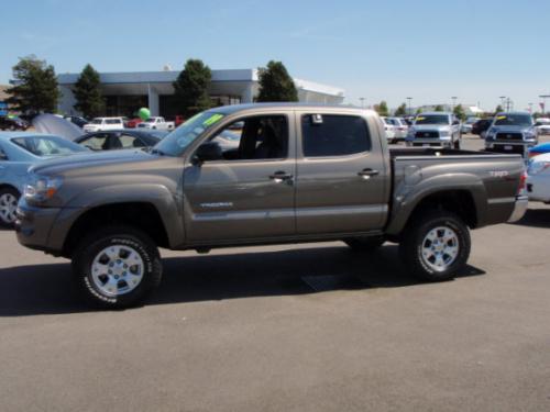 Photo Image Gallery & Touchup Paint: Toyota Tacoma in Pyrite Mica   (4T3)  YEARS: 2009-2013