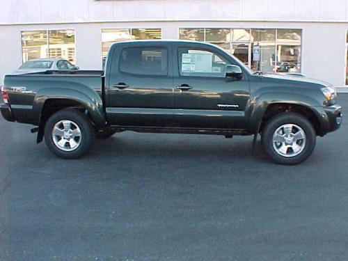 Photo Image Gallery & Touchup Paint: Toyota Tacoma in Timberland Mica   (6T8)  YEARS: 2009-2011