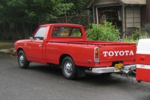Photo Image Gallery & Touchup Paint: Toyota Truck in Red    (336)  YEARS: 1973-1977