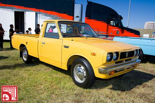 Photo Image Gallery & Touchup Paint: Toyota Truck in Suntan Yellow   (518)  YEARS: 1973-1974