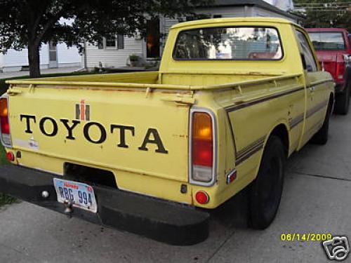 Photo Image Gallery & Touchup Paint: Toyota Truck in Yellow    (541)  YEARS: 1975-1978