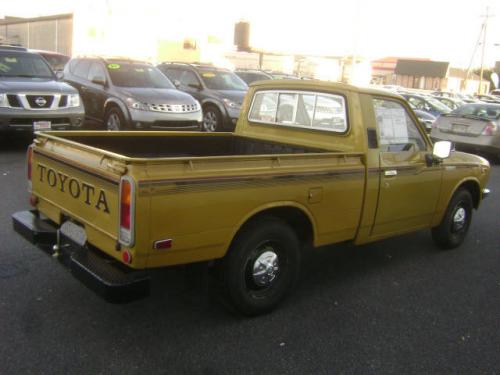 Photo Image Gallery & Touchup Paint: Toyota Truck in Yellow    (541)  YEARS: 1975-1978