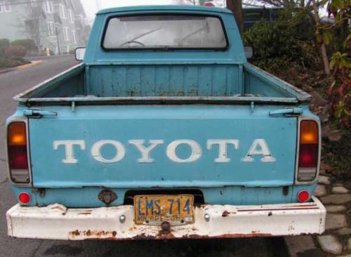Photo Image Gallery & Touchup Paint: Toyota Truck in Light Blue   (854)  YEARS: 1973-1975
