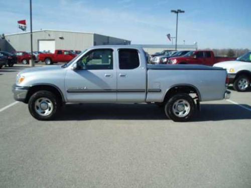 Photo Image Gallery & Touchup Paint: Toyota Tundra in Platinum Metallic   (1A0)  YEARS: 2000-2000