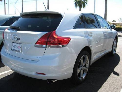 Photo Image Gallery & Touchup Paint: Toyota Venza in Blizzard Pearl   (070)  YEARS: 2009-2013