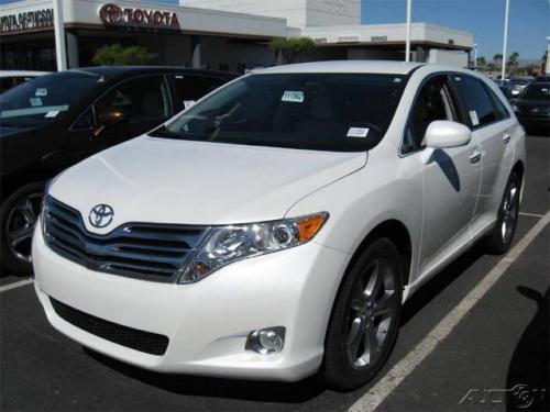 Photo Image Gallery & Touchup Paint: Toyota Venza in Blizzard Pearl   (070)  YEARS: 2009-2013