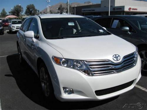 Photo Image Gallery & Touchup Paint: Toyota Venza in Blizzard Pearl   (070)  YEARS: 2009-2013