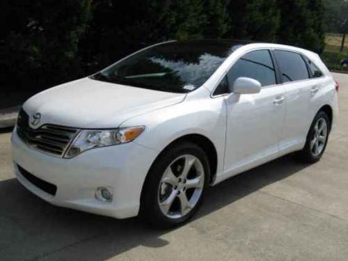 Photo Image Gallery & Touchup Paint: Toyota Venza in Blizzard Pearl   (070)  YEARS: 2009-2013