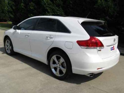 Photo Image Gallery & Touchup Paint: Toyota Venza in Blizzard Pearl   (070)  YEARS: 2009-2013