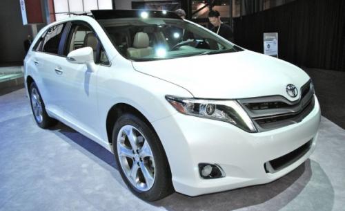 Photo Image Gallery & Touchup Paint: Toyota Venza in Blizzard Pearl   (070)  YEARS: 2009-2013