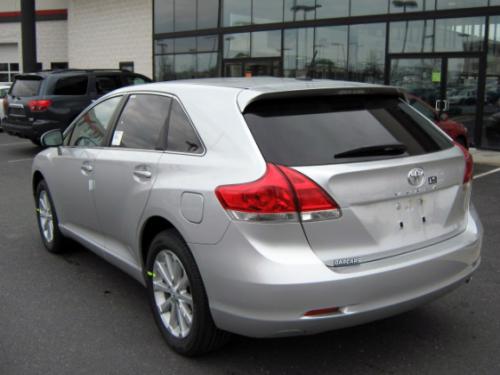 Photo Image Gallery & Touchup Paint: Toyota Venza in Classic Silver Metallic  (1F7)  YEARS: 2009-2013