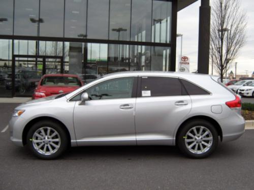 Photo Image Gallery & Touchup Paint: Toyota Venza in Classic Silver Metallic  (1F7)  YEARS: 2009-2013