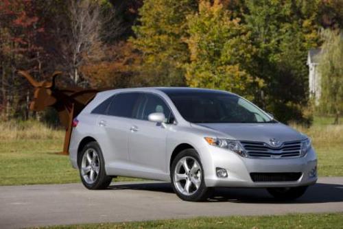 Photo Image Gallery & Touchup Paint: Toyota Venza in Classic Silver Metallic  (1F7)  YEARS: 2009-2013