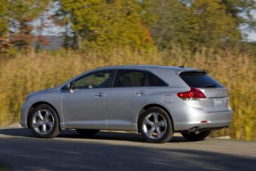 Photo Image Gallery & Touchup Paint: Toyota Venza in Classic Silver Metallic  (1F7)  YEARS: 2009-2013