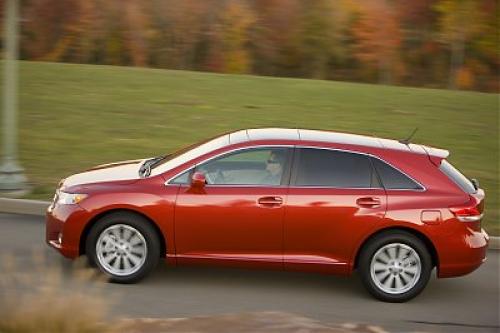Photo Image Gallery & Touchup Paint: Toyota Venza in Barcelona Red Metallic  (3R3)  YEARS: 2009-2013