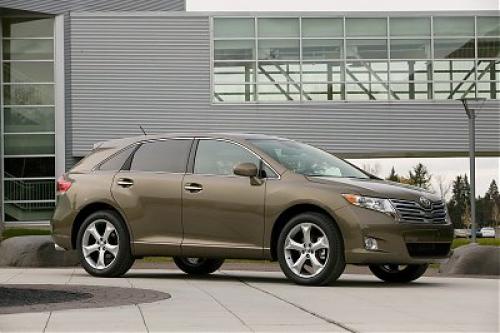 Photo Image Gallery & Touchup Paint: Toyota Venza in Golden Umber Mica  (4U2)  YEARS: 2009-2013