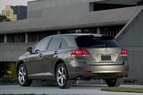 Photo Image Gallery & Touchup Paint: Toyota Venza in Golden Umber Mica  (4U2)  YEARS: 2009-2013