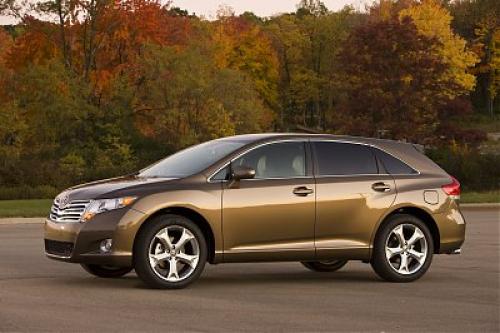 Photo Image Gallery & Touchup Paint: Toyota Venza in Golden Umber Mica  (4U2)  YEARS: 2009-2013