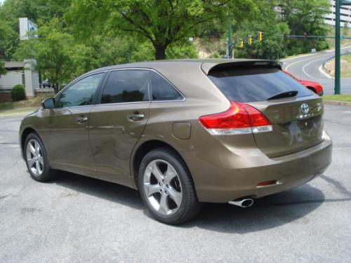 Photo Image Gallery & Touchup Paint: Toyota Venza in Golden Umber Mica  (4U2)  YEARS: 2009-2013