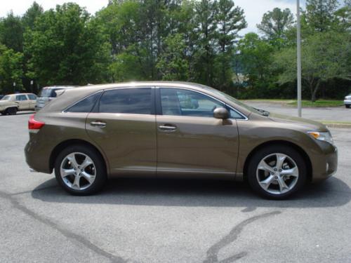 Photo Image Gallery & Touchup Paint: Toyota Venza in Golden Umber Mica  (4U2)  YEARS: 2009-2013