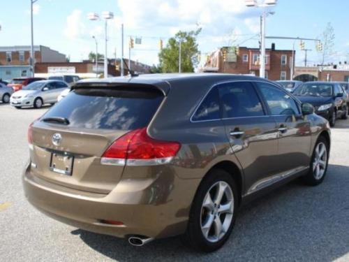 Photo Image Gallery & Touchup Paint: Toyota Venza in Golden Umber Mica  (4U2)  YEARS: 2009-2013