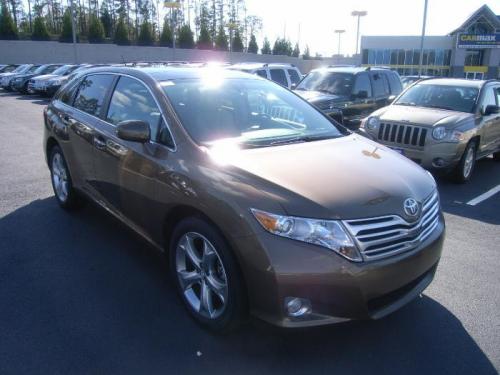 Photo Image Gallery & Touchup Paint: Toyota Venza in Golden Umber Mica  (4U2)  YEARS: 2009-2013