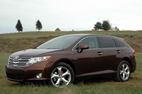 Photo Image Gallery & Touchup Paint: Toyota Venza in Sunset Bronze Mica  (4U3)  YEARS: 2009-2013