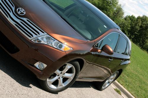 Photo Image Gallery & Touchup Paint: Toyota Venza in Sunset Bronze Mica  (4U3)  YEARS: 2009-2013