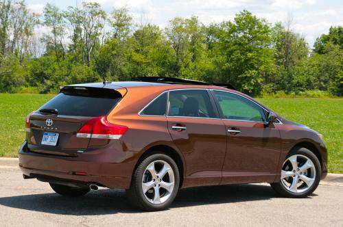 Photo Image Gallery & Touchup Paint: Toyota Venza in Sunset Bronze Mica  (4U3)  YEARS: 2009-2013