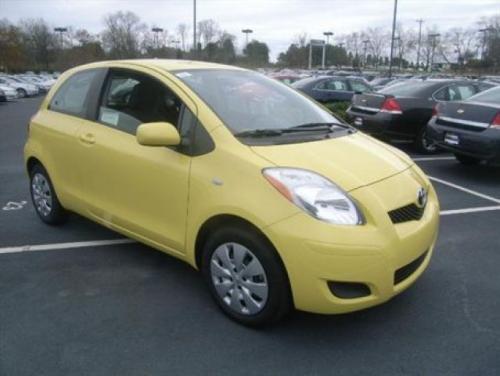 Photo Image Gallery & Touchup Paint: Toyota Yaris in Yellow Jolt   (5A6)  YEARS: 2009-2010