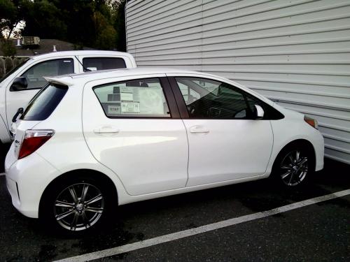 Photo Image Gallery & Touchup Paint: Toyota Yaris in Super White   (040)  YEARS: 2012-2013
