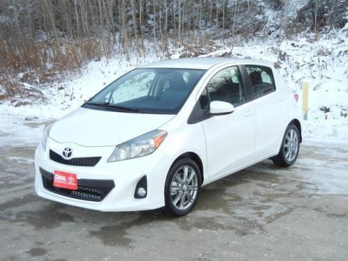 Photo Image Gallery & Touchup Paint: Toyota Yaris in Super White   (040)  YEARS: 2012-2013