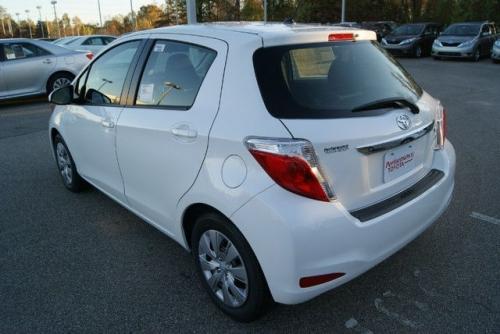 Photo Image Gallery & Touchup Paint: Toyota Yaris in Super White   (040)  YEARS: 2012-2013