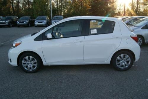 Photo Image Gallery & Touchup Paint: Toyota Yaris in Super White   (040)  YEARS: 2012-2013
