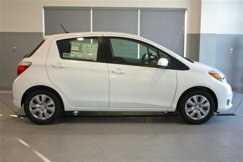 Photo Image Gallery & Touchup Paint: Toyota Yaris in Super White   (040)  YEARS: 2012-2013